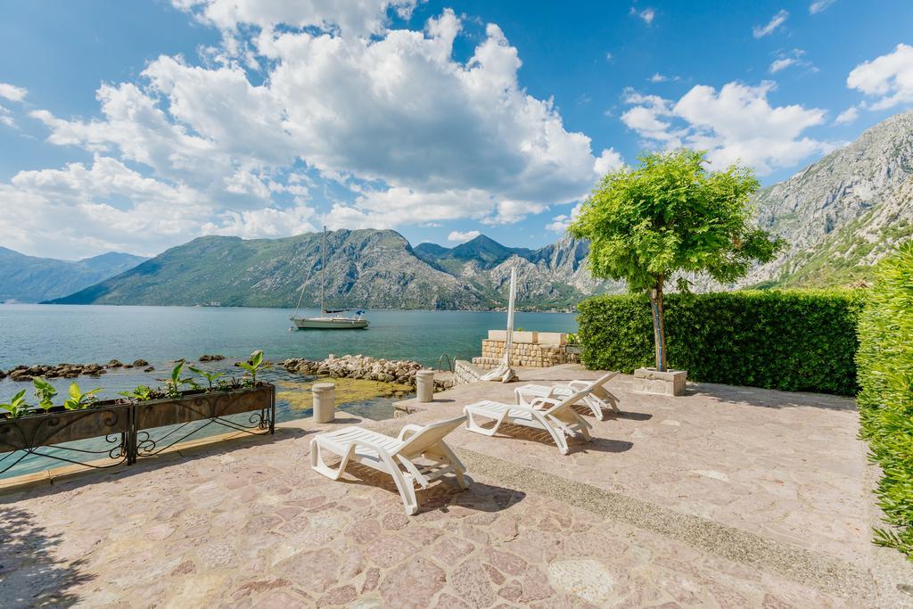 Villa Luxury Stone On The Sea With Private Pool And View Kotor Luaran gambar