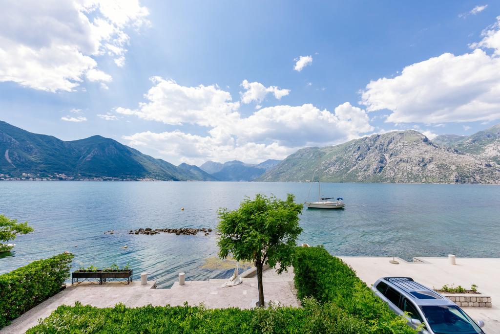 Villa Luxury Stone On The Sea With Private Pool And View Kotor Luaran gambar